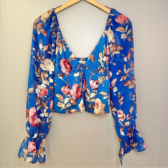 NWT Urban Outfitters Topanga Button Front Cropped Blue Floral Ruffle Blouse Top - Picture 5 of 12